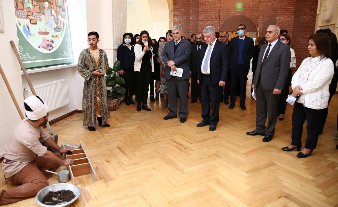 “Nizami Gəncəvi: Dahilik zirvəsi”
